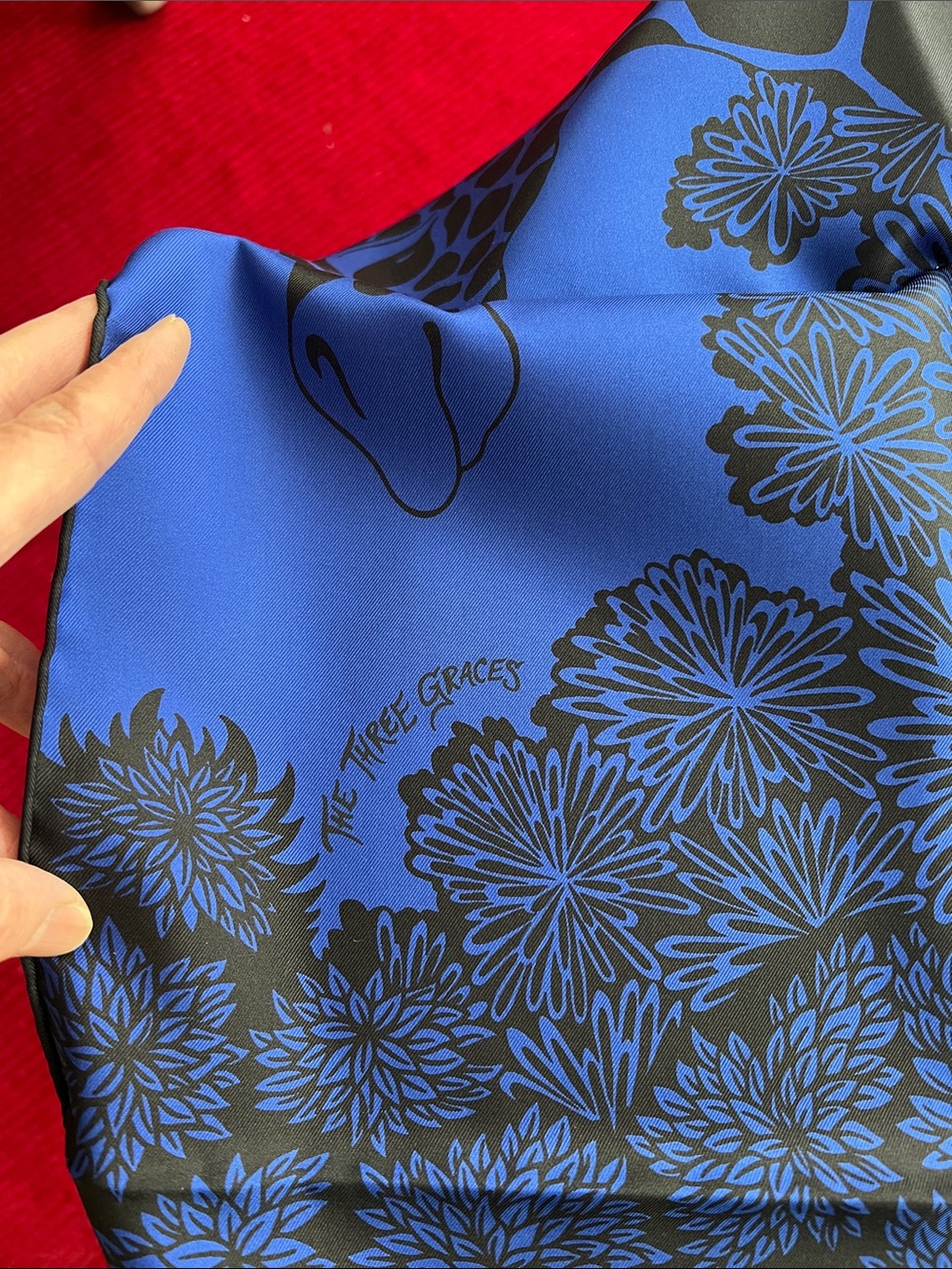 Hermes Silk Scarf The Three Graces Blue & Black Giraffe 90 cm - BNIB - Picture 5 of 7